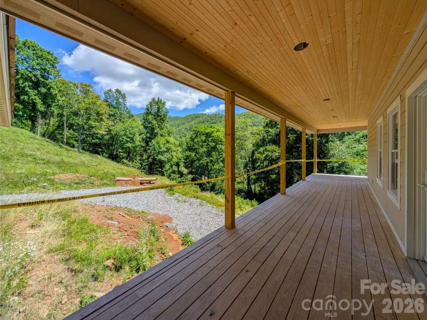 338 Majestic Mountain Drive, Burnsville, NC 28714.  MLS# CAR4277521, YatesRealty ID 981. 