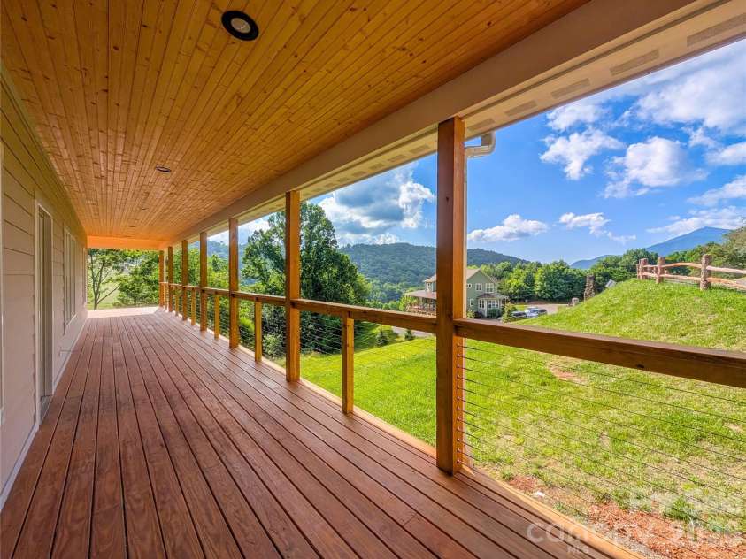 338 Majestic Mountain Drive, Burnsville, NC 28714.  MLS# CAR4277521, YatesRealty ID 981. 