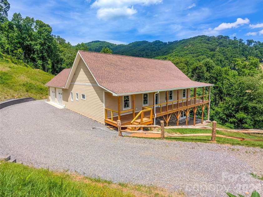 338 Majestic Mountain Drive, Burnsville, NC 28714.  MLS# CAR4277521, YatesRealty ID 981. 