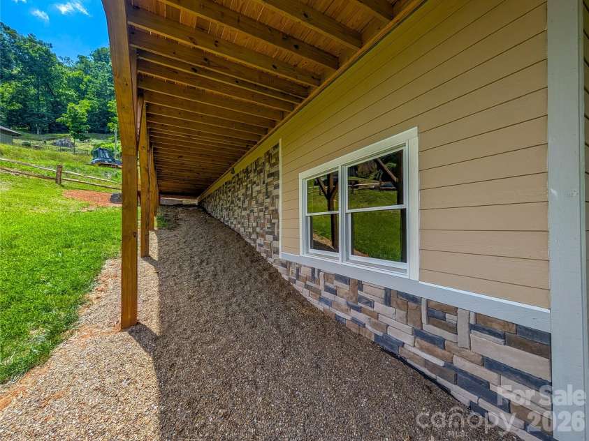 338 Majestic Mountain Drive, Burnsville, NC 28714.  MLS# CAR4277521, YatesRealty ID 981. 
