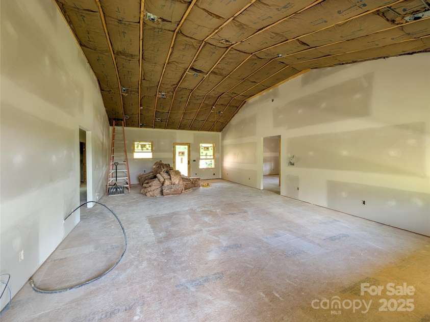 338 Majestic Mountain Drive, Burnsville, NC 28714.  MLS# CAR4277521, YatesRealty ID 981. Additional view of Great Room