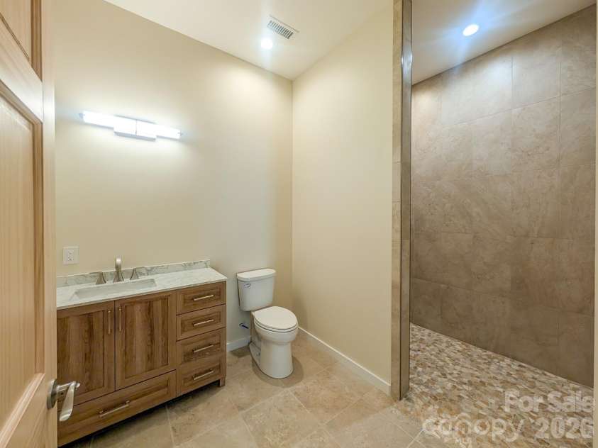 338 Majestic Mountain Drive, Burnsville, NC 28714.  MLS# CAR4277521, YatesRealty ID 981. Fully Finished en-suite bathroom 