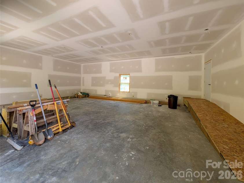 338 Majestic Mountain Drive, Burnsville, NC 28714.  MLS# CAR4277521, YatesRealty ID 981. Garage