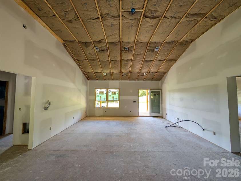 338 Majestic Mountain Drive, Burnsville, NC 28714.  MLS# CAR4277521, YatesRealty ID 981. Great Room with kitchen & living area