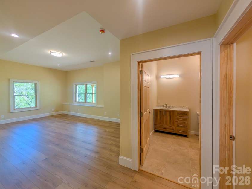 338 Majestic Mountain Drive, Burnsville, NC 28714.  MLS# CAR4277521, YatesRealty ID 981. Spacious fully finished bedroom with en-suite with abundant natural light, beautiful mountain views, large walk-in closet & more. 