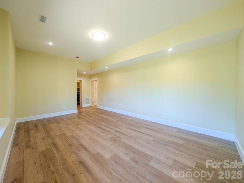 338 Majestic Mountain Drive, Burnsville, NC 28714.  MLS# CAR4277521, YatesRealty ID 981. Spacious fully finished bedroom with en-suite with abundant natural light, beautiful mountain views, large walk-in closet & more. 