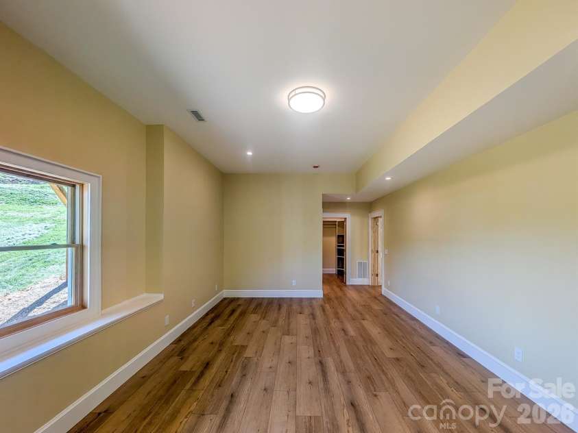 338 Majestic Mountain Drive, Burnsville, NC 28714.  MLS# CAR4277521, YatesRealty ID 981. Spacious fully finished bedroom with en-suite with abundant natural light, beautiful mountain views, large walk-in closet & more. 