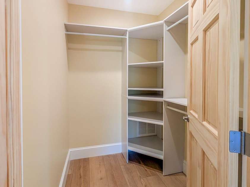 338 Majestic Mountain Drive, Burnsville, NC 28714.  MLS# CAR4277521, YatesRealty ID 981. Spacious Walk-In closet with built-ins for storage and organization! 