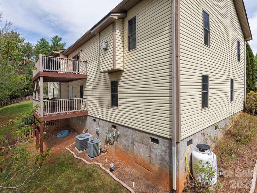 26 Lancaster Lane, Weaverville, NC 28787.  MLS# CAR4367882, YatesRealty ID 9810. 