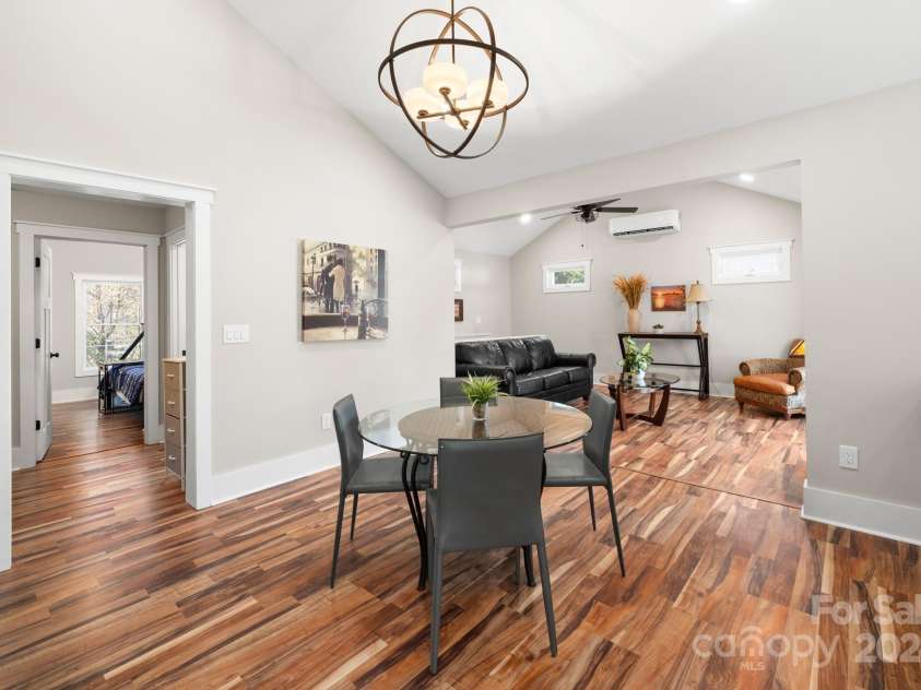 28 Kingsley Way, Asheville, NC 28803.  MLS# CAR4166970, YatesRealty ID 9811. 