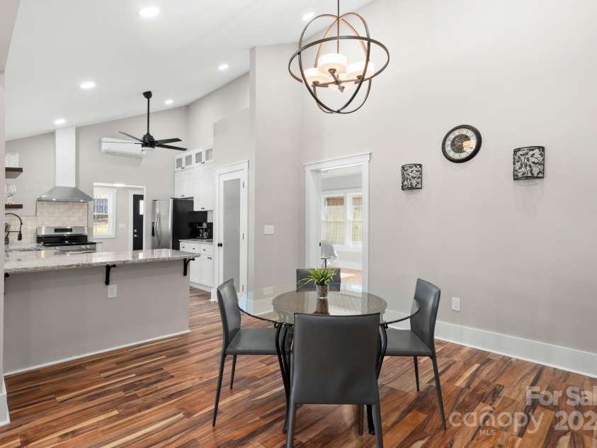 28 Kingsley Way, Asheville, NC 28803.  MLS# CAR4166970, YatesRealty ID 9811. 