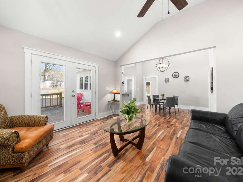 28 Kingsley Way, Asheville, NC 28803.  MLS# CAR4166970, YatesRealty ID 9811. 