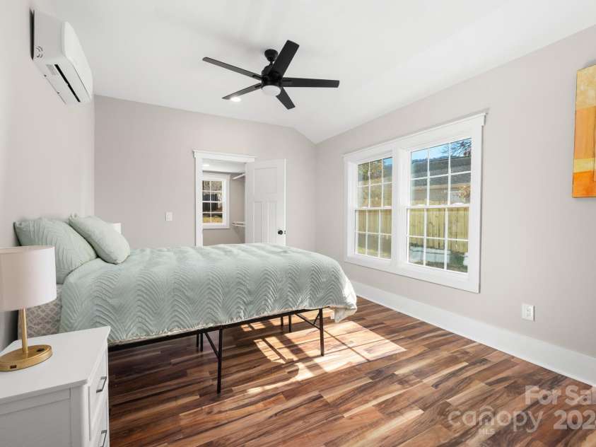 28 Kingsley Way, Asheville, NC 28803.  MLS# CAR4166970, YatesRealty ID 9811. 