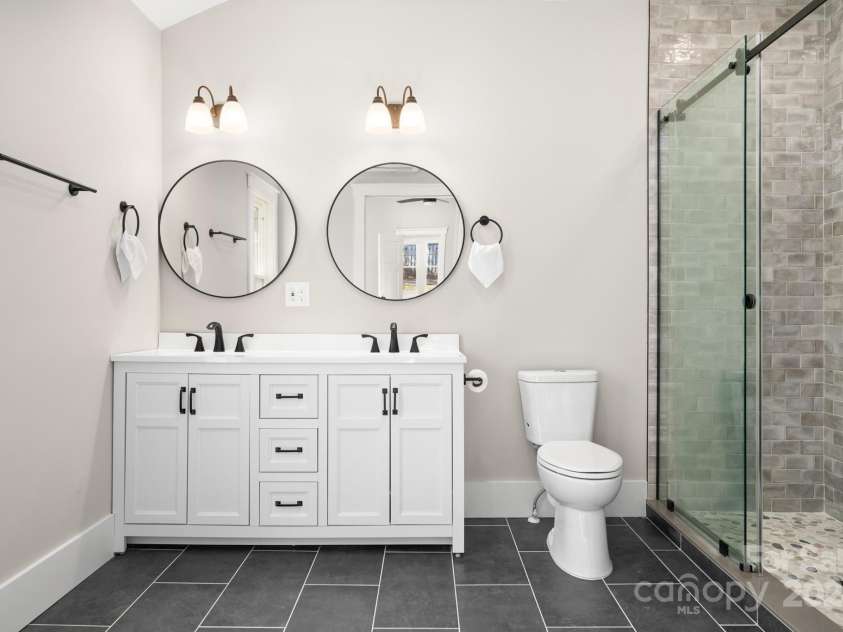 28 Kingsley Way, Asheville, NC 28803.  MLS# CAR4166970, YatesRealty ID 9811. 