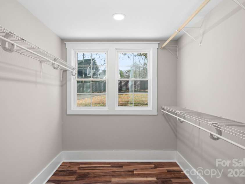 28 Kingsley Way, Asheville, NC 28803.  MLS# CAR4166970, YatesRealty ID 9811. 