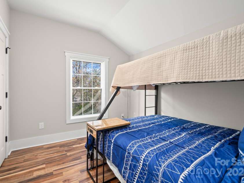 28 Kingsley Way, Asheville, NC 28803.  MLS# CAR4166970, YatesRealty ID 9811. 