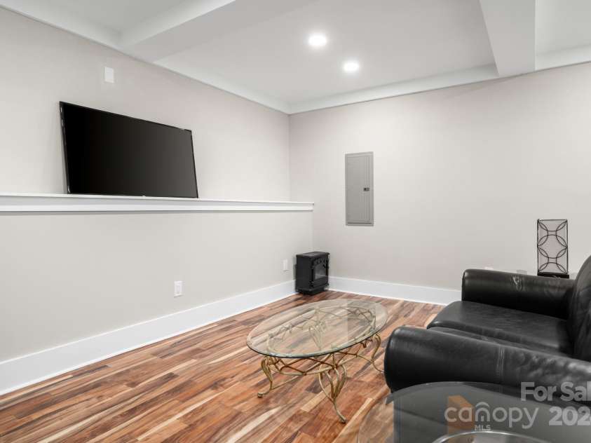 28 Kingsley Way, Asheville, NC 28803.  MLS# CAR4166970, YatesRealty ID 9811. 