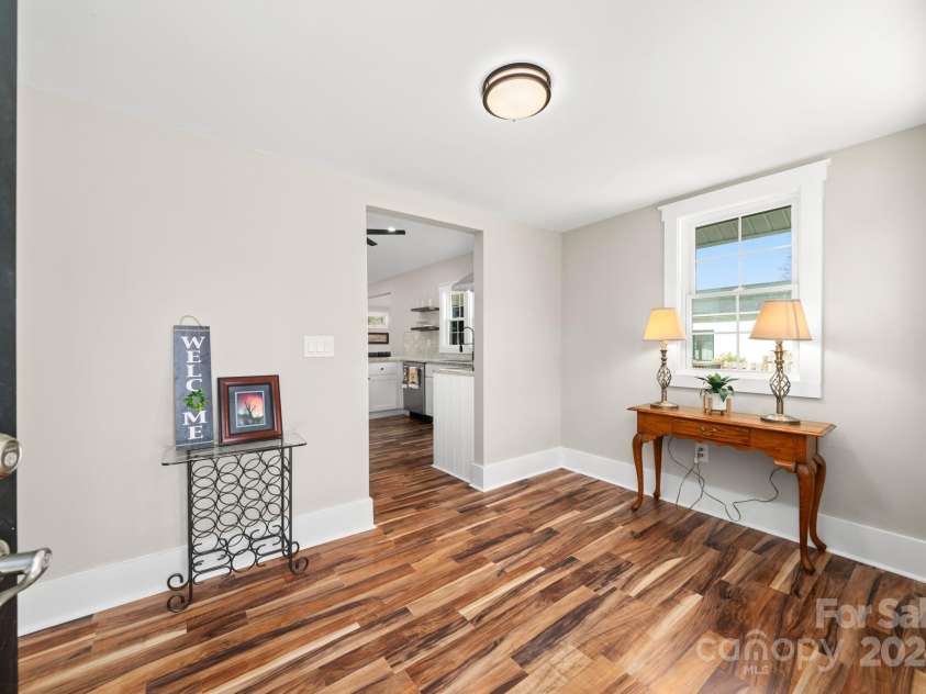 28 Kingsley Way, Asheville, NC 28803.  MLS# CAR4166970, YatesRealty ID 9811. 