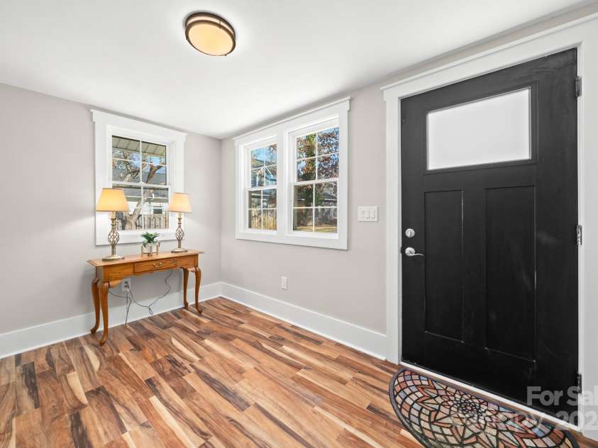 28 Kingsley Way, Asheville, NC 28803.  MLS# CAR4166970, YatesRealty ID 9811. 