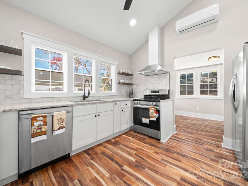 28 Kingsley Way, Asheville, NC 28803.  MLS# CAR4166970, YatesRealty ID 9811. 