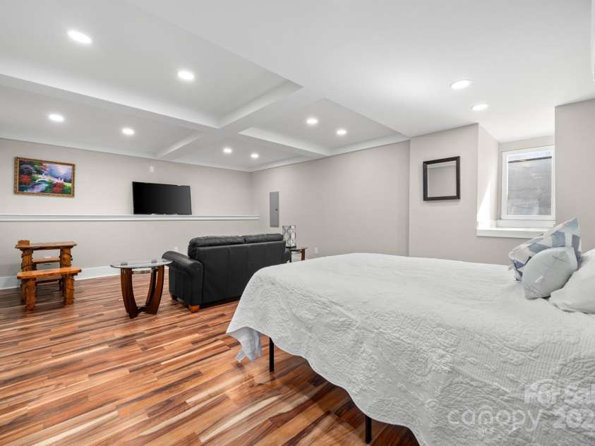 28 Kingsley Way, Asheville, NC 28803.  MLS# CAR4166970, YatesRealty ID 9811. 