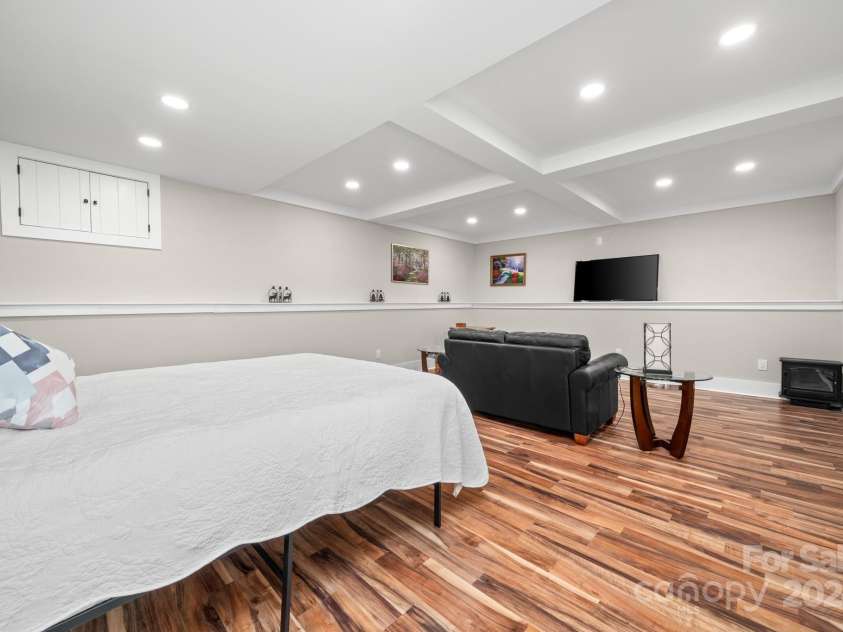 28 Kingsley Way, Asheville, NC 28803.  MLS# CAR4166970, YatesRealty ID 9811. 