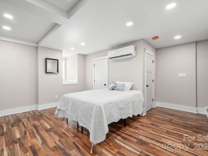 28 Kingsley Way, Asheville, NC 28803.  MLS# CAR4166970, YatesRealty ID 9811. 