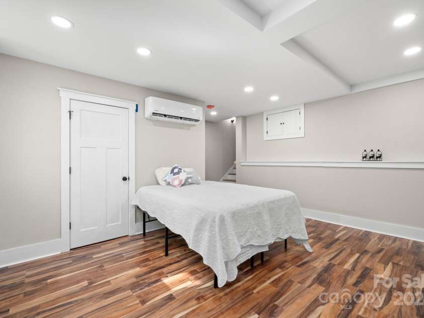 28 Kingsley Way, Asheville, NC 28803.  MLS# CAR4166970, YatesRealty ID 9811. 