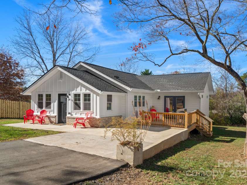 28 Kingsley Way, Asheville, NC 28803.  MLS# CAR4166970, YatesRealty ID 9811. 
