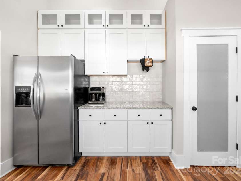 28 Kingsley Way, Asheville, NC 28803.  MLS# CAR4166970, YatesRealty ID 9811. 