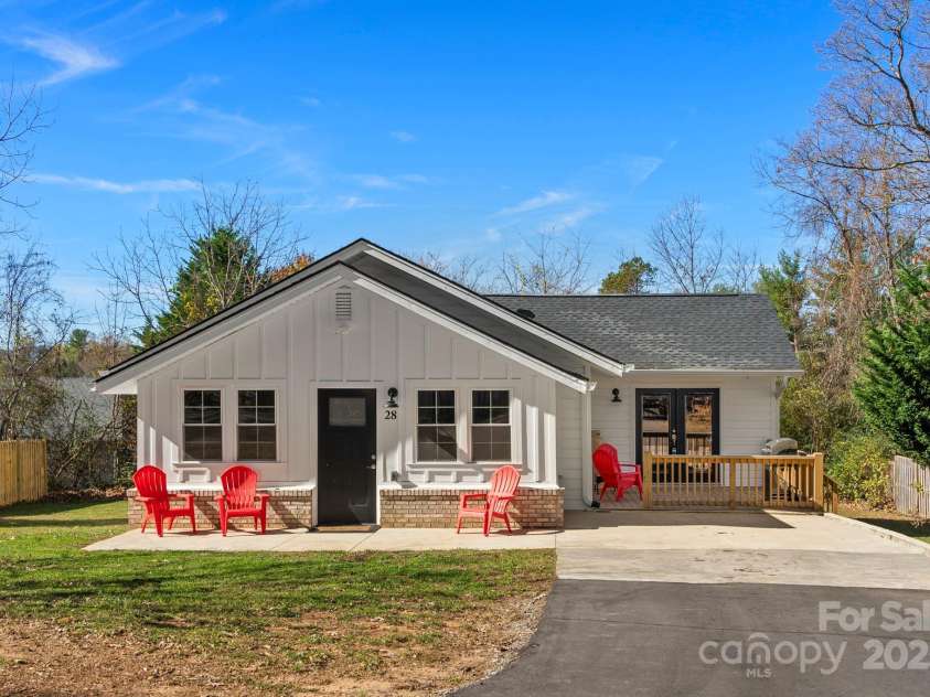 28 Kingsley Way, Asheville, NC 28803.  MLS# CAR4166970, YatesRealty ID 9811. 