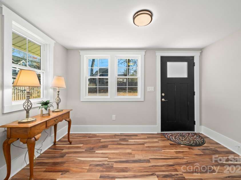 28 Kingsley Way, Asheville, NC 28803.  MLS# CAR4166970, YatesRealty ID 9811. 