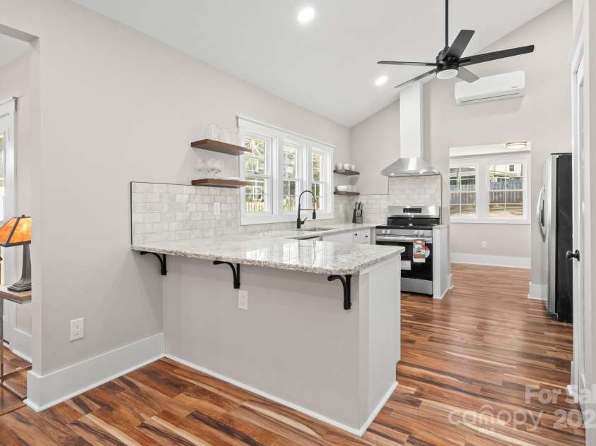 28 Kingsley Way, Asheville, NC 28803.  MLS# CAR4166970, YatesRealty ID 9811. 