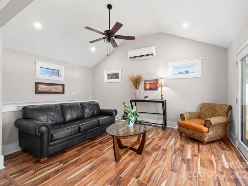 28 Kingsley Way, Asheville, NC 28803.  MLS# CAR4166970, YatesRealty ID 9811. 