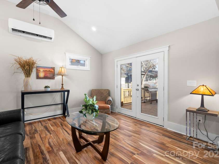 28 Kingsley Way, Asheville, NC 28803.  MLS# CAR4166970, YatesRealty ID 9811. 