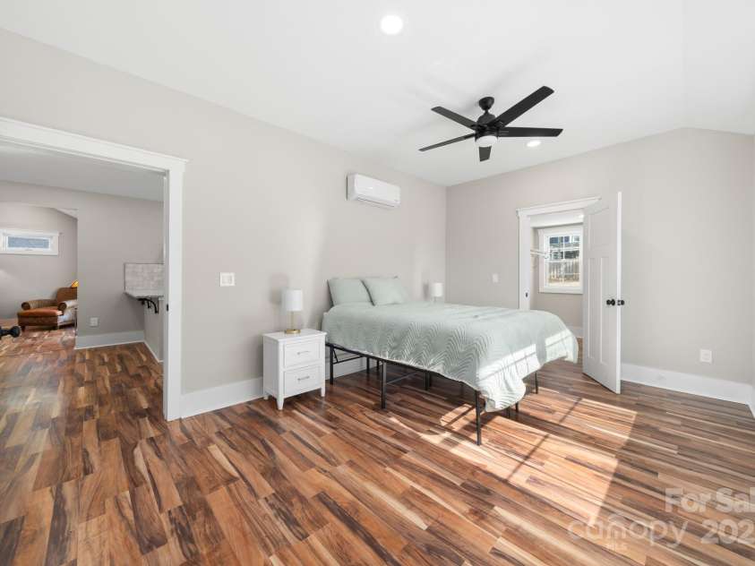 28 Kingsley Way, Asheville, NC 28803.  MLS# CAR4166970, YatesRealty ID 9811. 