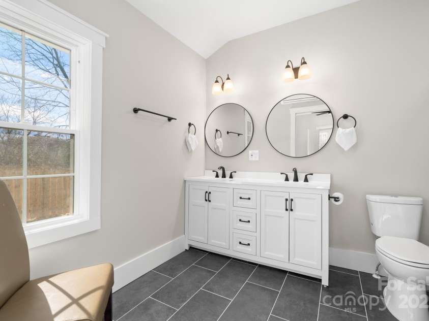 28 Kingsley Way, Asheville, NC 28803.  MLS# CAR4166970, YatesRealty ID 9811. 