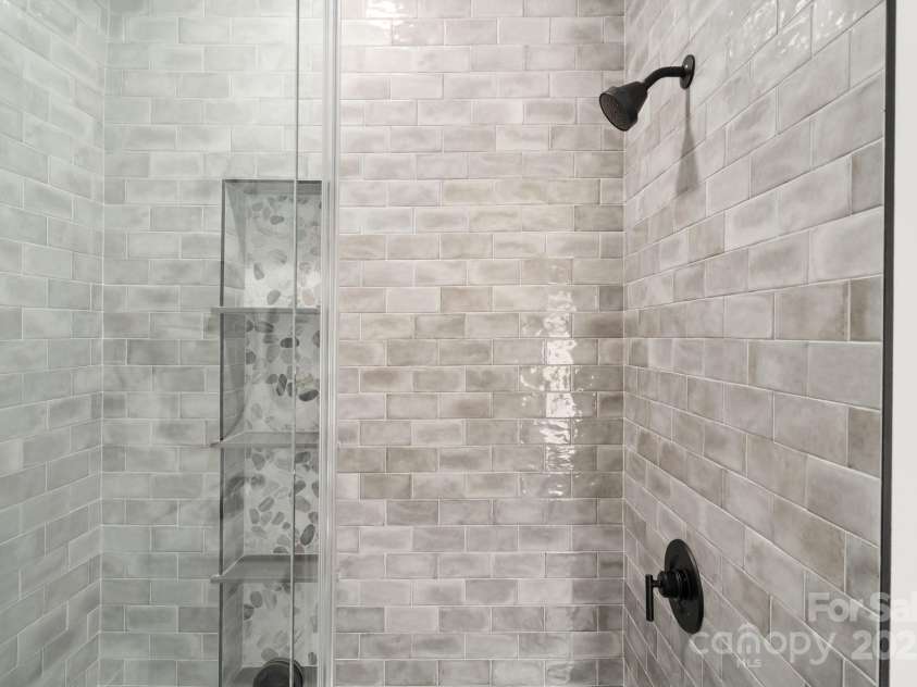 28 Kingsley Way, Asheville, NC 28803.  MLS# CAR4166970, YatesRealty ID 9811. 