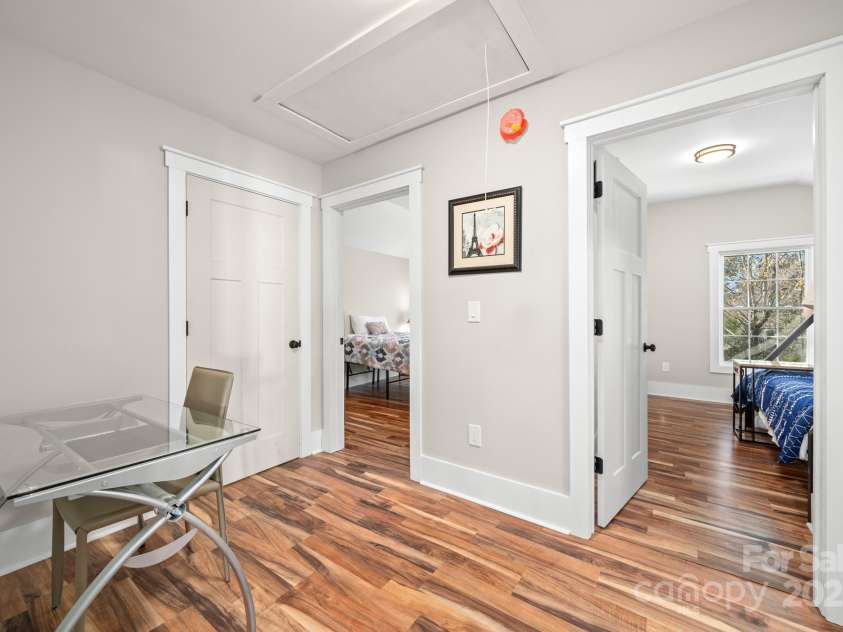 28 Kingsley Way, Asheville, NC 28803.  MLS# CAR4166970, YatesRealty ID 9811. 