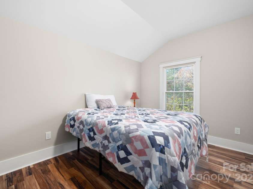 28 Kingsley Way, Asheville, NC 28803.  MLS# CAR4166970, YatesRealty ID 9811. 