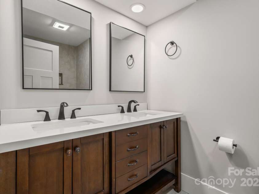 28 Kingsley Way, Asheville, NC 28803.  MLS# CAR4166970, YatesRealty ID 9811. 