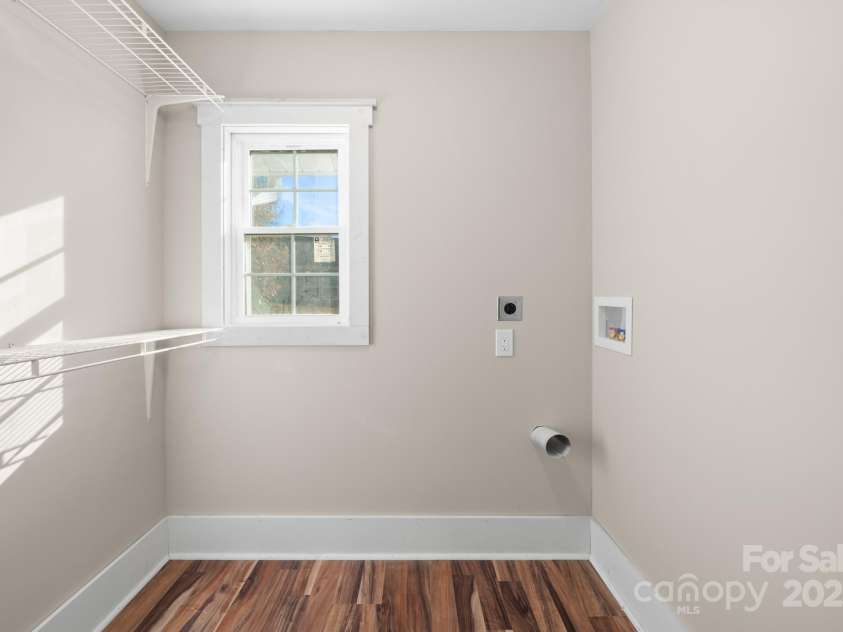 28 Kingsley Way, Asheville, NC 28803.  MLS# CAR4166970, YatesRealty ID 9811. 