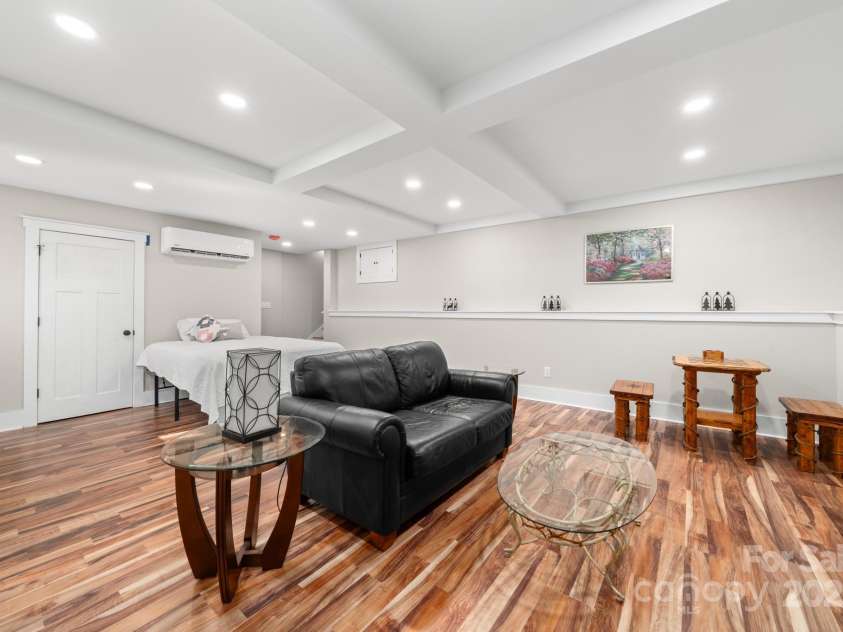 28 Kingsley Way, Asheville, NC 28803.  MLS# CAR4166970, YatesRealty ID 9811. 