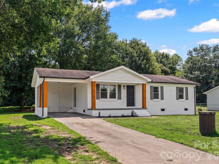 403 Murdock Circle, Shelby, NC 28150.  MLS# CAR4367930, YatesRealty ID 9811. 