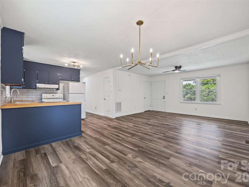 403 Murdock Circle, Shelby, NC 28150.  MLS# CAR4367930, YatesRealty ID 9811. 
