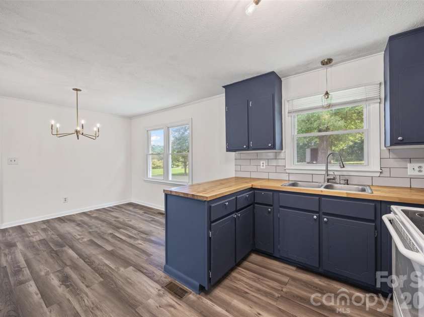 403 Murdock Circle, Shelby, NC 28150.  MLS# CAR4367930, YatesRealty ID 9811. 