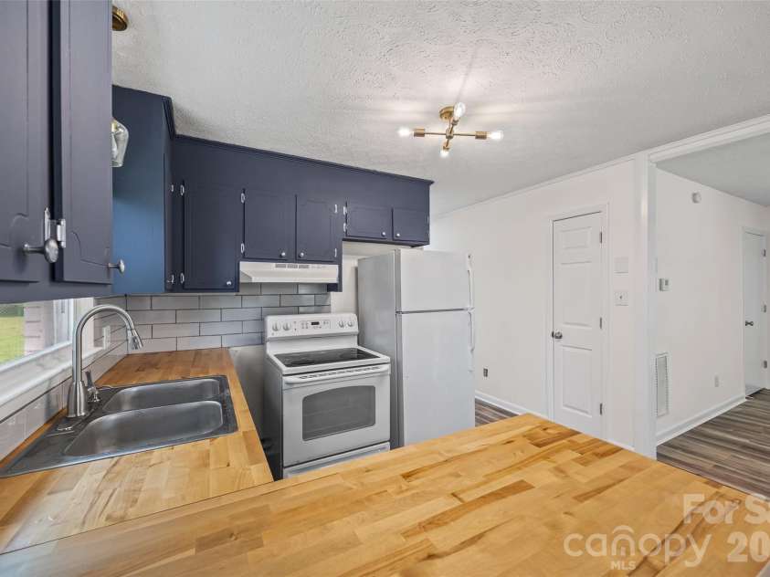 403 Murdock Circle, Shelby, NC 28150.  MLS# CAR4367930, YatesRealty ID 9811. 