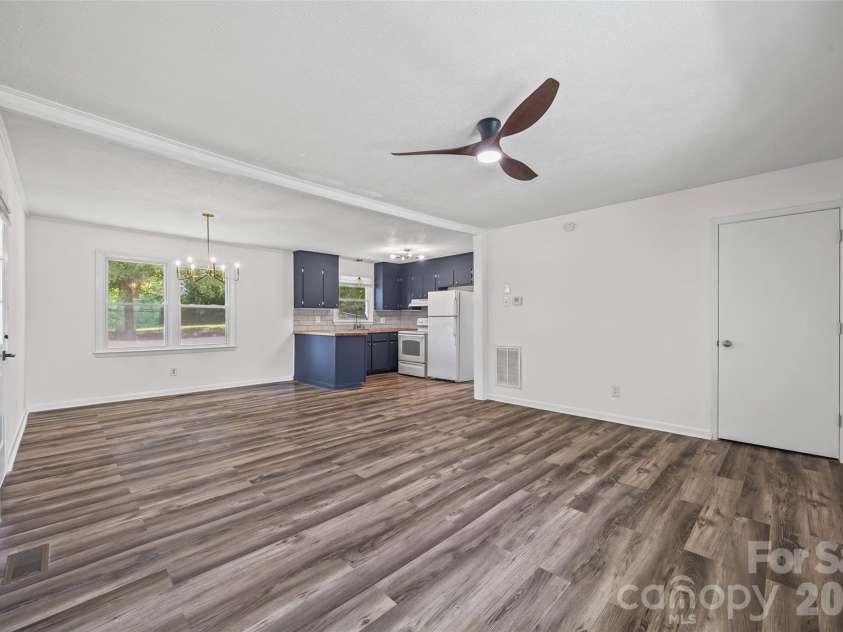 403 Murdock Circle, Shelby, NC 28150.  MLS# CAR4367930, YatesRealty ID 9811. 
