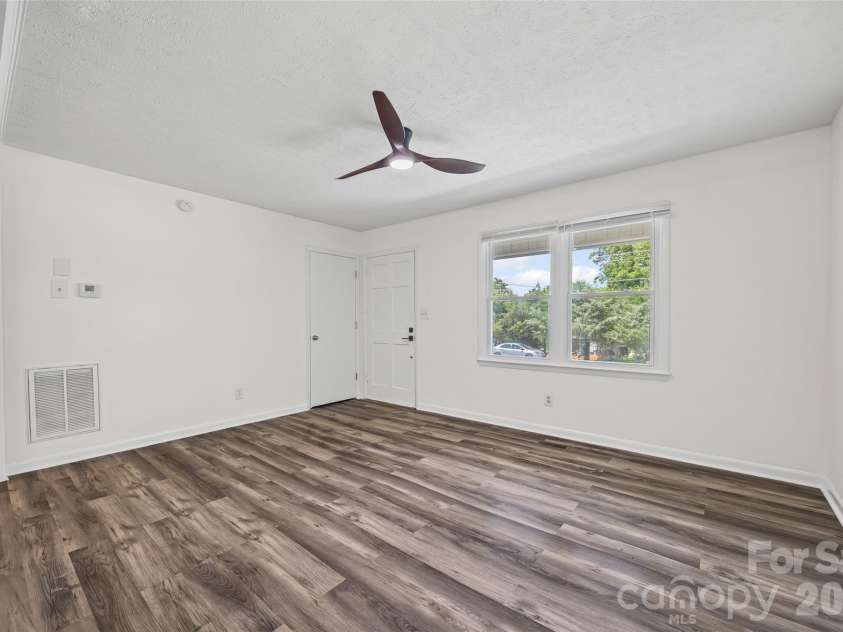 403 Murdock Circle, Shelby, NC 28150.  MLS# CAR4367930, YatesRealty ID 9811. 