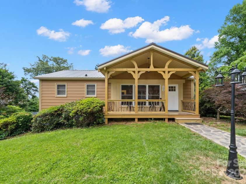 104 Maney Avenue, Asheville, NC 28804.  MLS# CAR4155681, YatesRealty ID 9812. 
